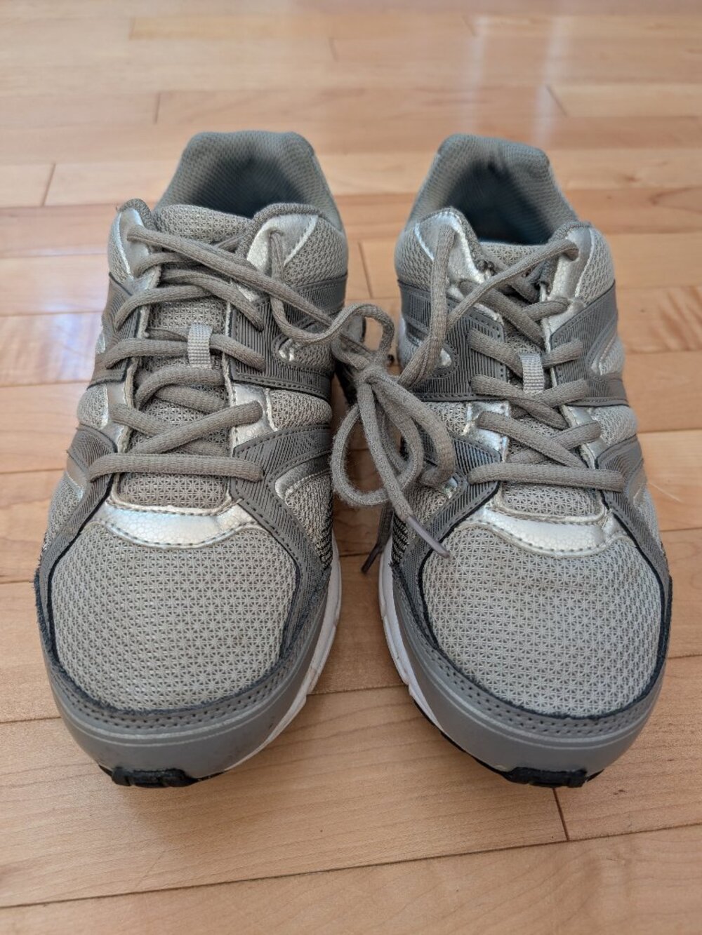 *NWOT* Avia Execute II Grey and Silver Athletic Sneakers - Size 8.5
